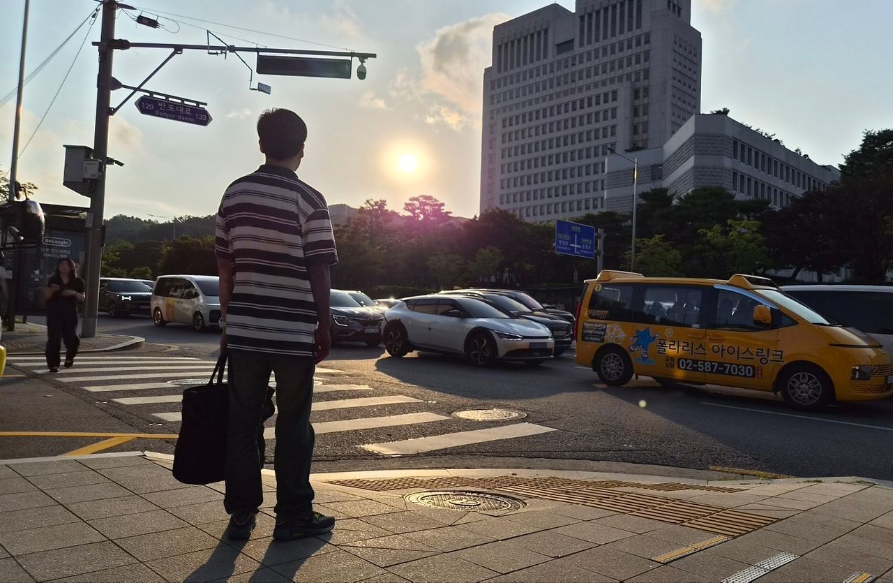 [중앙일보] 배달 뛰며 변호사 꿈꾼 고학생, 가난은 기회까지 뺏었다